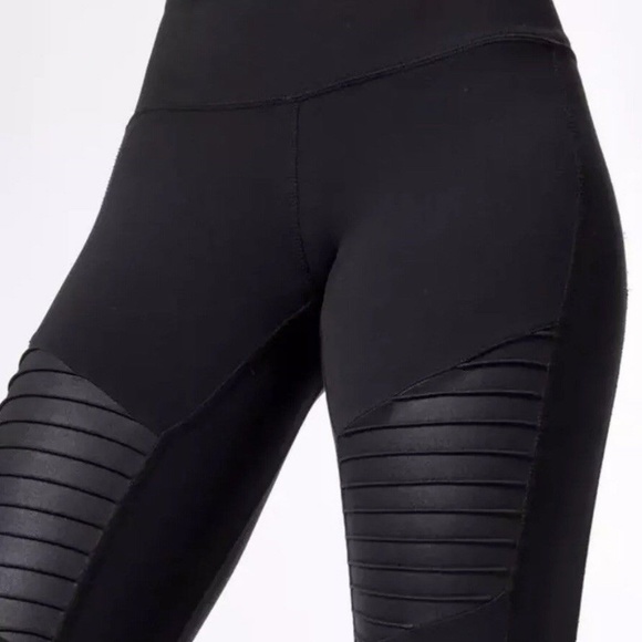 Alo Yoga High Waisted Moto Leggings New with tags - Picture 4 of 8